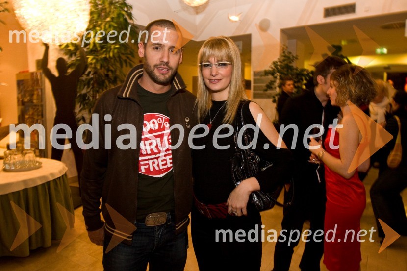 Peter Poles, voditelj Eme in Mojca Krajnc, voditeljica oddaje LotoEMA 2009, finale