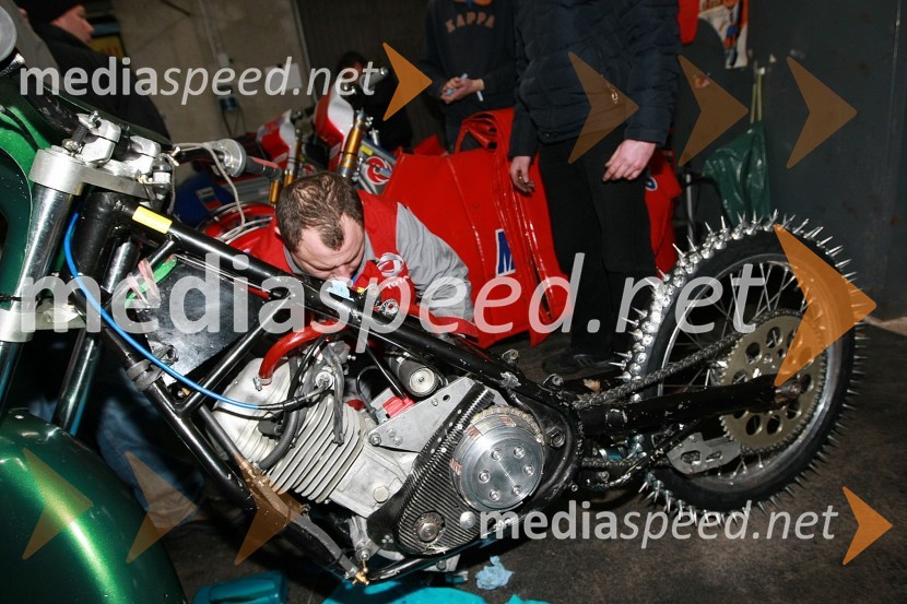 Motor od Younirja Bazeeva, RusijaSpeedway na ledu, finale ekipnega svetovnega prvenstva