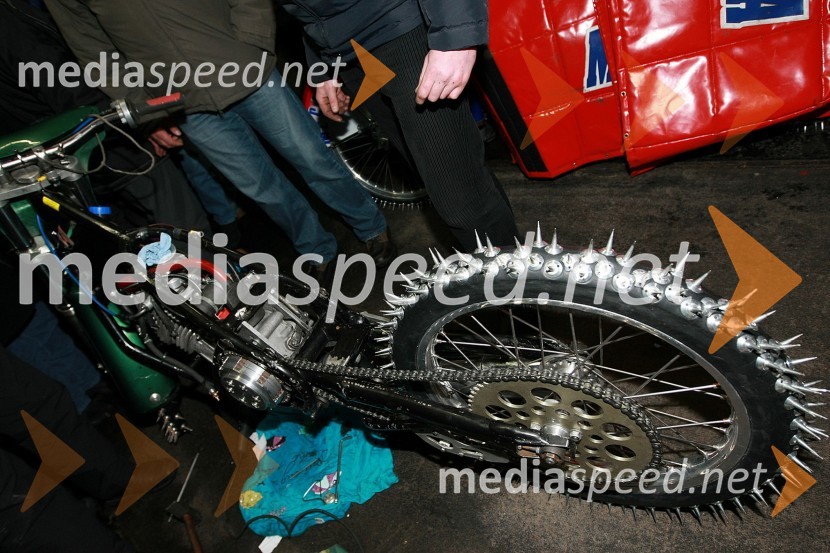 Motor od Younirja Bazeeva, RusijaSpeedway na ledu, finale ekipnega svetovnega prvenstva