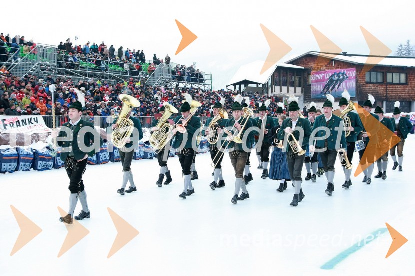 Godba na pihala InzellSpeedway na ledu, finale ekipnega svetovnega prvenstva