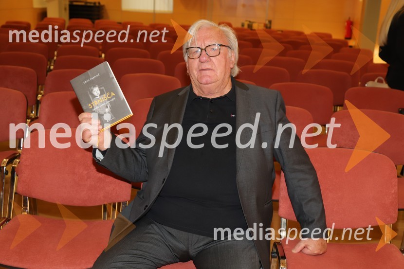  Tone Partljič, pisateljTone Partljič, predstavitev zbirke kratkih zgodb z naslovom Strnišča