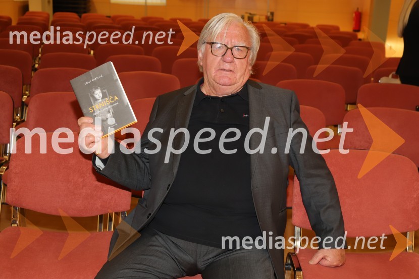  Tone Partljič, pisateljTone Partljič, predstavitev zbirke kratkih zgodb z naslovom Strnišča