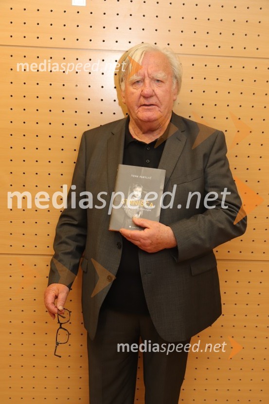  Tone Partljič, pisateljTone Partljič, predstavitev zbirke kratkih zgodb z naslovom Strnišča