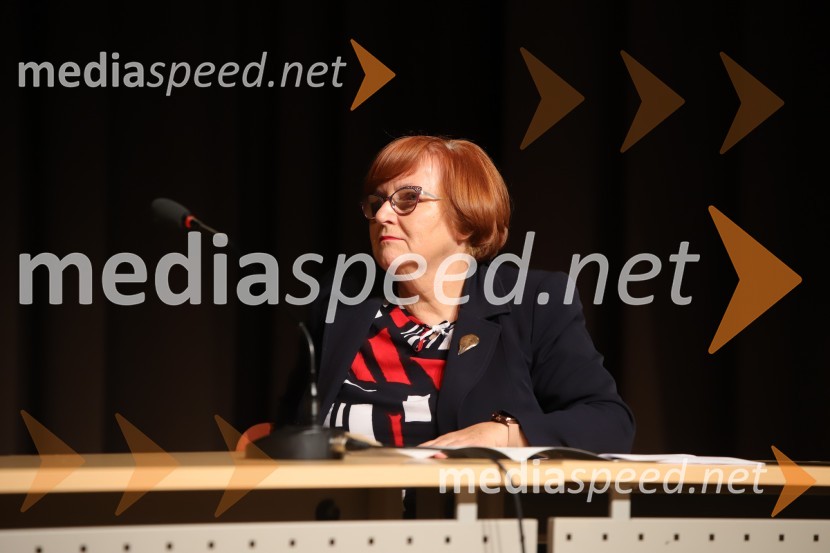  Milena Pivec, direktorica Založbe PivecTone Partljič, predstavitev zbirke kratkih zgodb z naslovom Strnišča