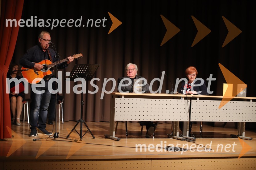  Rudi Kraner, pevec;  Tone Partljič, pisatelj;  Milena Pivec, direktorica Založbe PivecTone Partljič, predstavitev zbirke kratkih zgodb z naslovom Strnišča