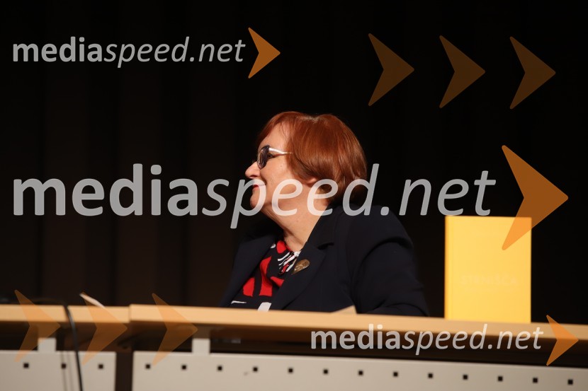  Milena Pivec, direktorica Založbe PivecTone Partljič, predstavitev zbirke kratkih zgodb z naslovom Strnišča