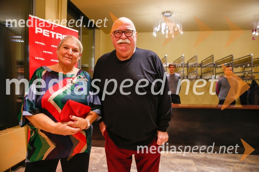  Branka Gombač;  Peter GombačBog masakra, premiera črne komedije