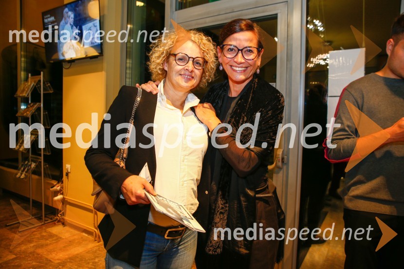  ... ;  Simona  Belle, služba za stike z javnostmi MGLBog masakra, premiera črne komedije