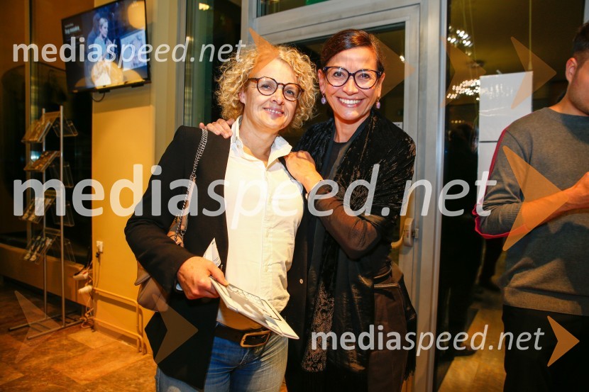  ... ;  Simona  Belle, služba za stike z javnostmi MGLBog masakra, premiera črne komedije