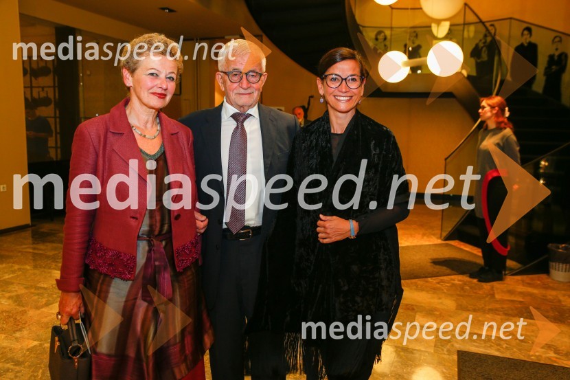  Rija Čič; dr. Peter  Čeferin, pravnik, pisatelj;  Simona  Belle, služba za stike z javnostmi MGLBog masakra, premiera črne komedije