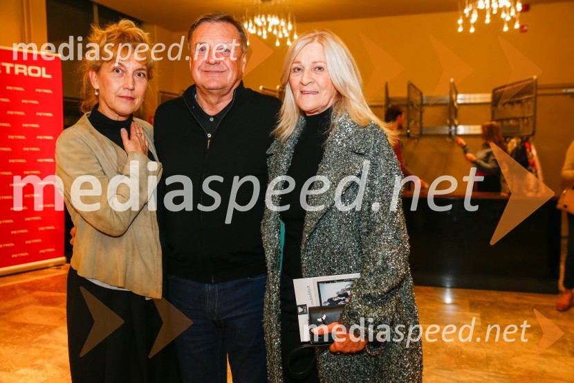  Barbara Hieng Samobor, direktorica in umetniška vodja MGL;  Zoran Janković, župan, Mestna občina Ljubljana;  Mija Janković, soproga Zorana JankovićaBog masakra, premiera črne komedije