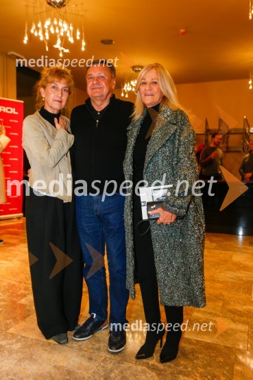  Barbara Hieng Samobor, direktorica in umetniška vodja MGL;  Zoran Janković, župan, Mestna občina Ljubljana;  Mija Janković, soproga Zorana JankovićaBog masakra, premiera črne komedije