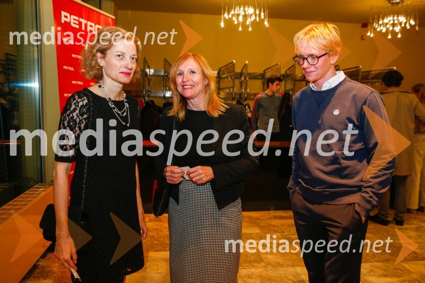  Hermina Kovačič, strokovnjakinja za komuniciranje;  ... ;  ... Bog masakra, premiera črne komedije