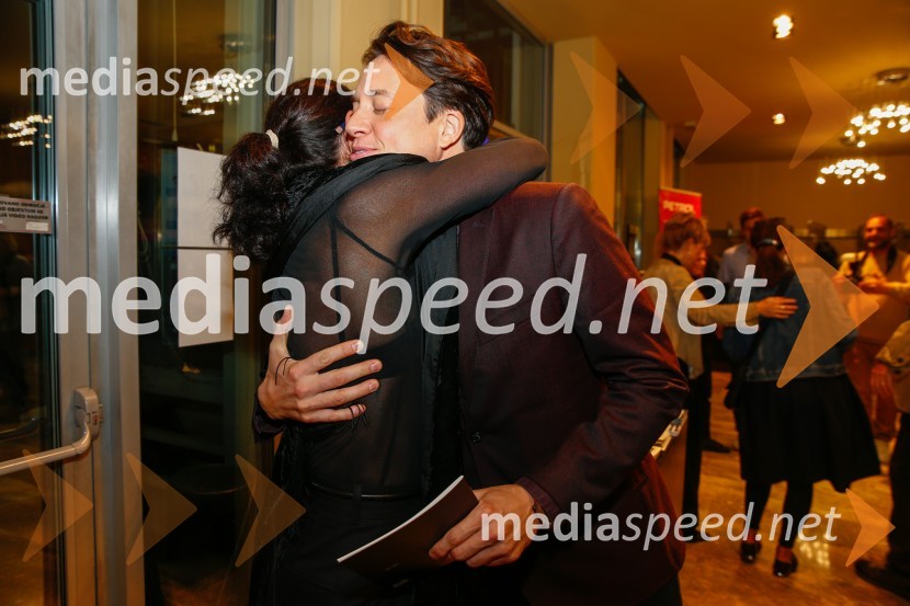  Simona  Belle, služba za stike z javnostmi MGL;  Domen Valič, igralecBog masakra, premiera črne komedije