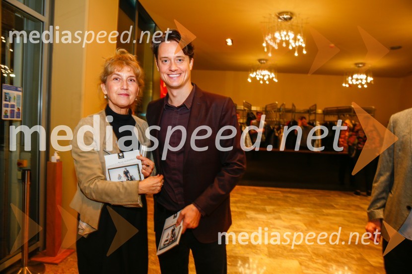  Barbara Hieng Samobor, direktorica in umetniška vodja MGL;  Domen Valič, igralecBog masakra, premiera črne komedije