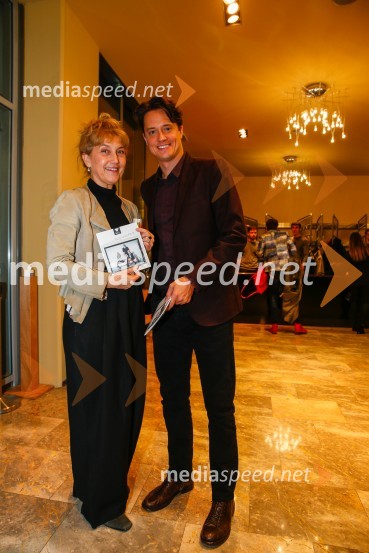  Barbara Hieng Samobor, direktorica in umetniška vodja MGL;  Domen Valič, igralecBog masakra, premiera črne komedije