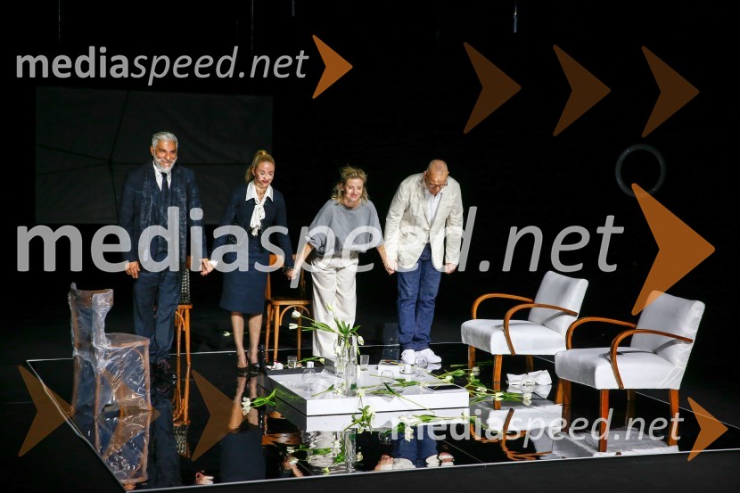  Sebastian Cavazza, dramski in filmski igralec;  Iva Krajnc Bagola, igralka;  Jana Zupančič, igralka;  Uroš Smolej, igralecBog masakra, premiera črne komedije