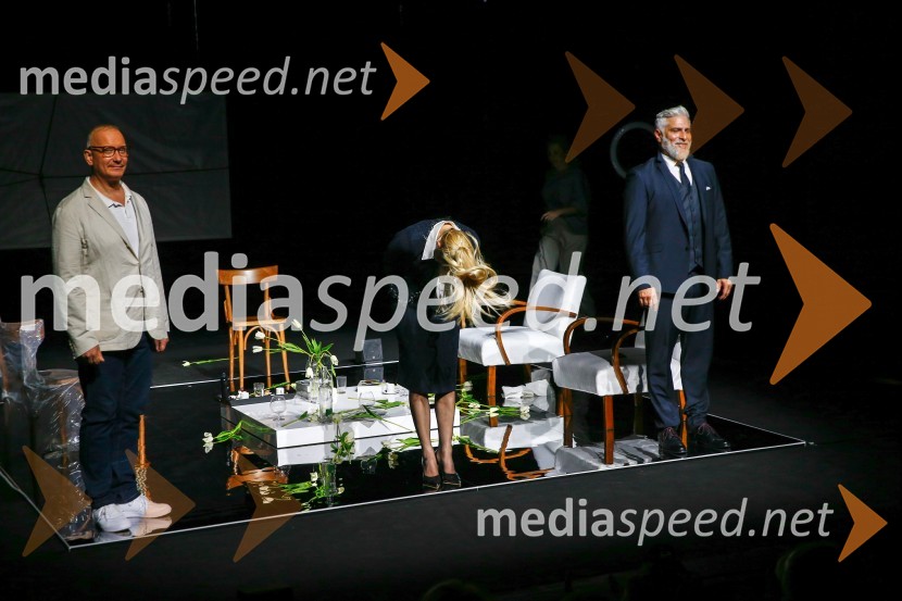  Uroš Smolej, igralec;  Iva Krajnc Bagola, igralka;  Sebastian Cavazza, dramski in filmski igralecBog masakra, premiera črne komedije