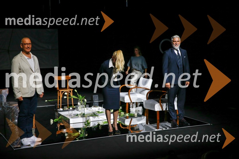  Uroš Smolej, igralec;  Iva Krajnc Bagola, igralka;  Sebastian Cavazza, dramski in filmski igralecBog masakra, premiera črne komedije