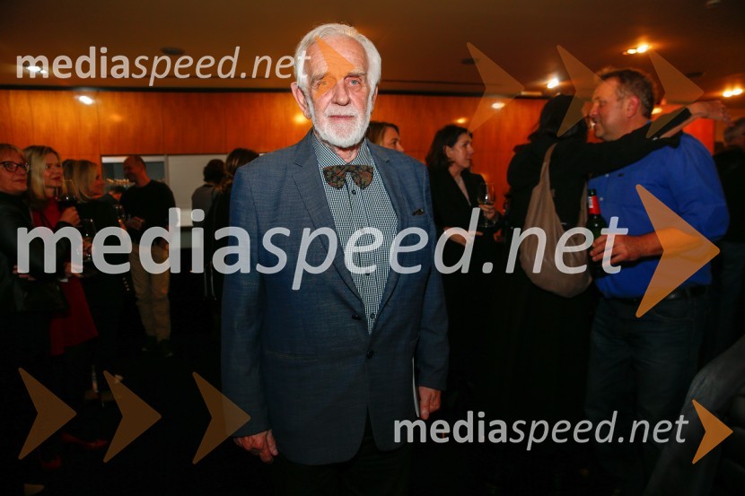  Mitja Meršol, novinar in politikBog masakra, premiera črne komedije