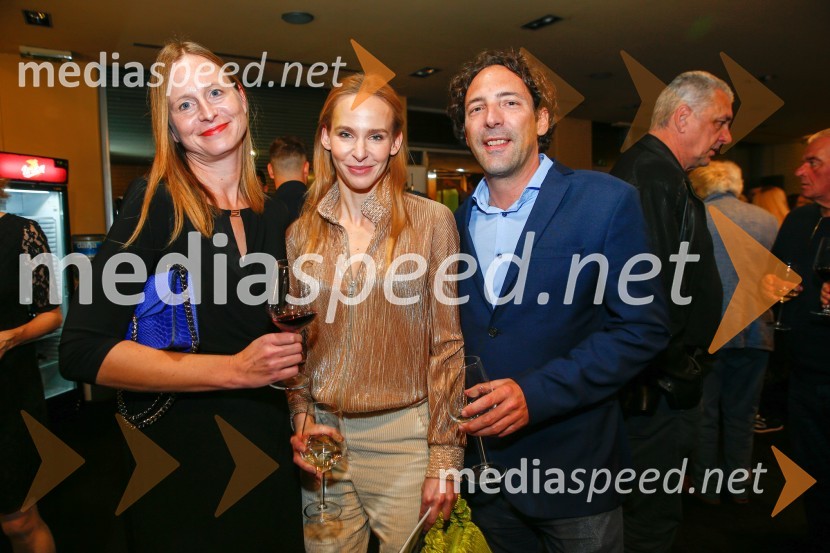  ... ;  Manca Krnel, Project Dresscode, nekdanja baletna plesalka;  Voranc VogelBog masakra, premiera črne komedije