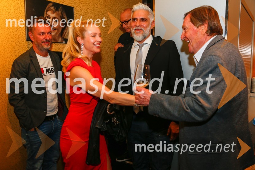  Diego de Brea, režiser;  Iva Krajnc Bagola, igralka;  Sebastian Cavazza, dramski in filmski igralec;  ... Bog masakra, premiera črne komedije