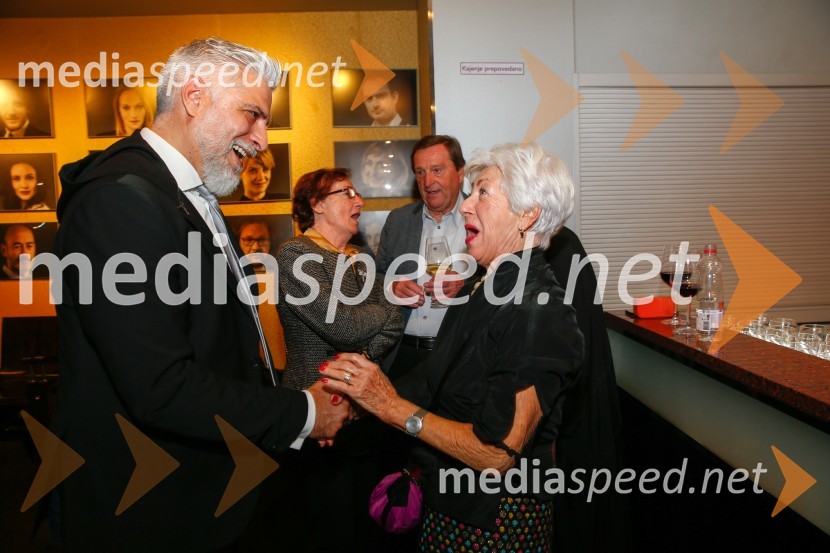  Sebastian Cavazza, dramski in filmski igralec;  ... Bog masakra, premiera črne komedije