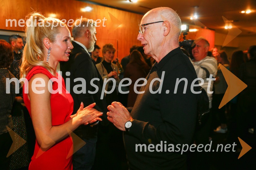  Iva Krajnc Bagola, igralka;  ... Bog masakra, premiera črne komedije