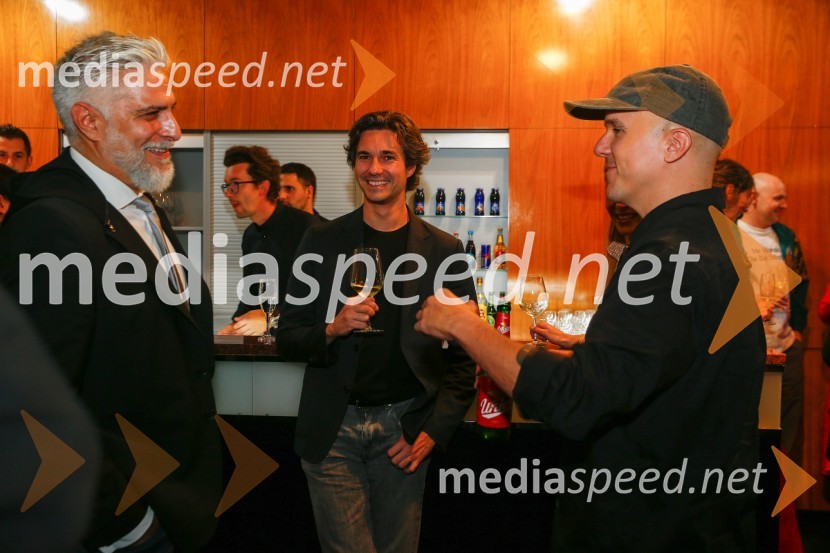  Sebastian Cavazza, dramski in filmski igralec;  Luka Mesec, podpredsednik vlade in minister za delo, družino, socialne zadeve in enake možnosti;  ... Bog masakra, premiera črne komedije