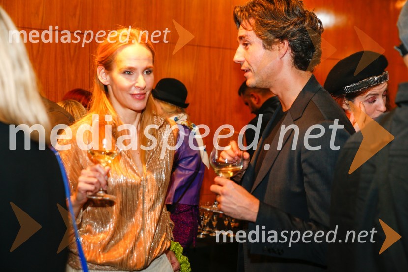  Manca Krnel, Project Dresscode, nekdanja baletna plesalka;  Luka Mesec, podpredsednik vlade in minister za delo, družino, socialne zadeve in enake možnostiBog masakra, premiera črne komedije