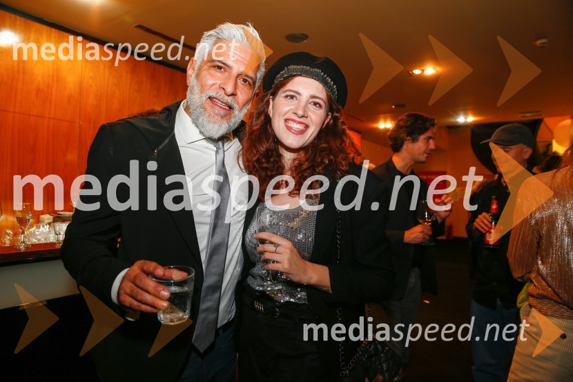  Sebastian Cavazza, dramski in filmski igralec;  Lara Kulaš, asistentka fotografaBog masakra, premiera črne komedije