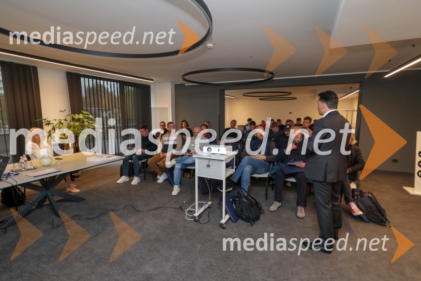 Novi Ford Mustang Mach-E