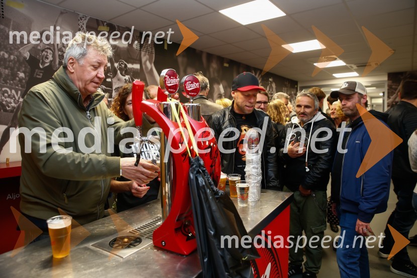  Brane Rončel, radijski in televizijski voditelj ter organizator;  ... ;  ... ;  ... PANKRTI, koncert ob 45. obletnici