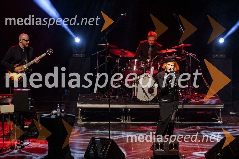  Elvis  Penava , kitarist;  Borna  Šercar, bobnar;  Josipa Lisac, pevkaKoncert Josipe Lisac v Cankarjevem domu