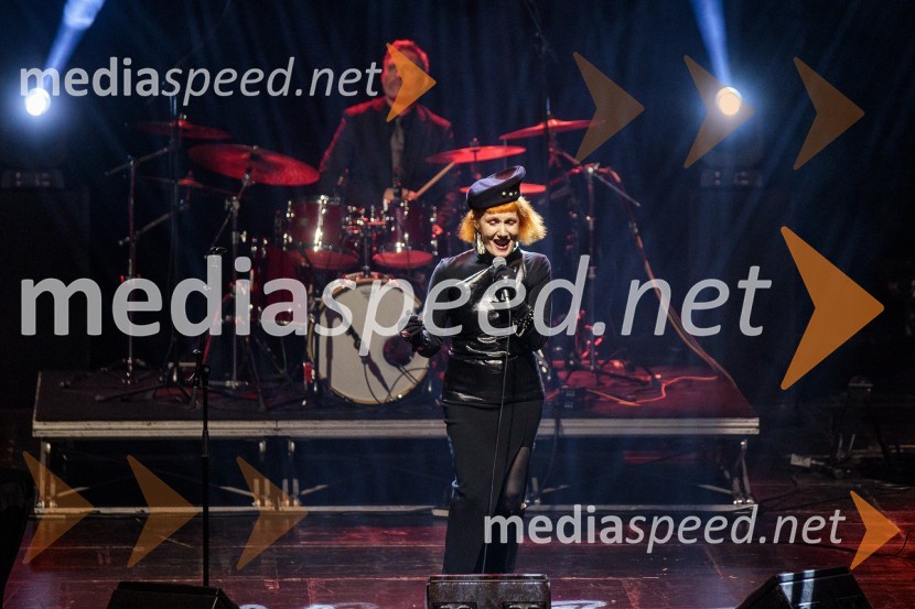  Josipa Lisac, pevka;  Borna  Šercar, bobnarKoncert Josipe Lisac v Cankarjevem domu