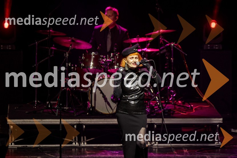  Josipa Lisac, pevka;  Borna  Šercar, bobnarKoncert Josipe Lisac v Cankarjevem domu