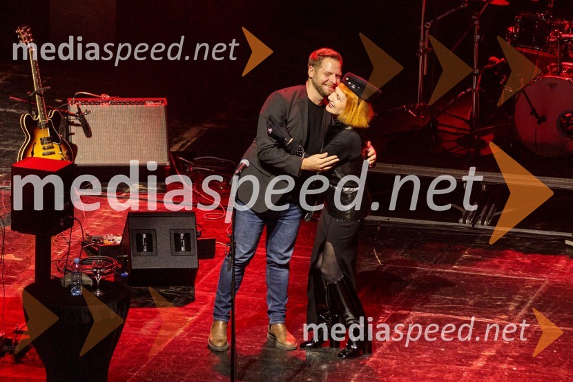  Zvjezdan  Ružić, pianist in skladatelj;  Josipa Lisac, pevkaKoncert Josipe Lisac v Cankarjevem domu