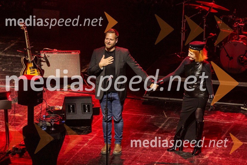  Zvjezdan  Ružić, pianist in skladatelj;  Josipa Lisac, pevkaKoncert Josipe Lisac v Cankarjevem domu