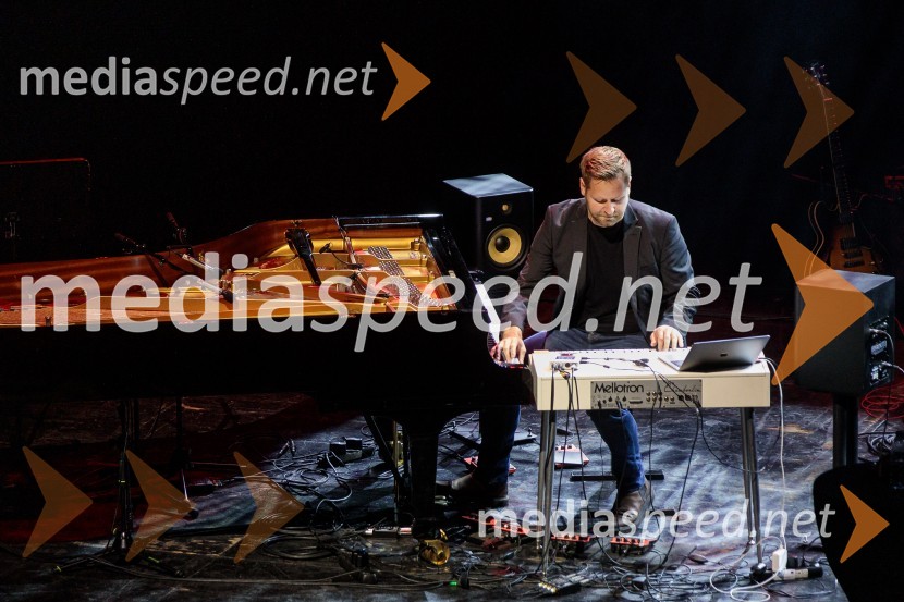  Zvjezdan  Ružić, pianist in skladateljKoncert Josipe Lisac v Cankarjevem domu