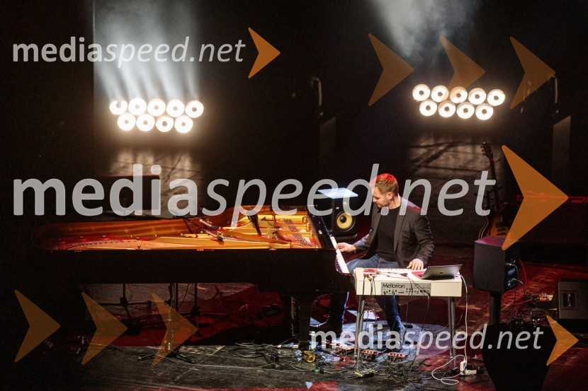  Zvjezdan  Ružić, pianist in skladateljKoncert Josipe Lisac v Cankarjevem domu