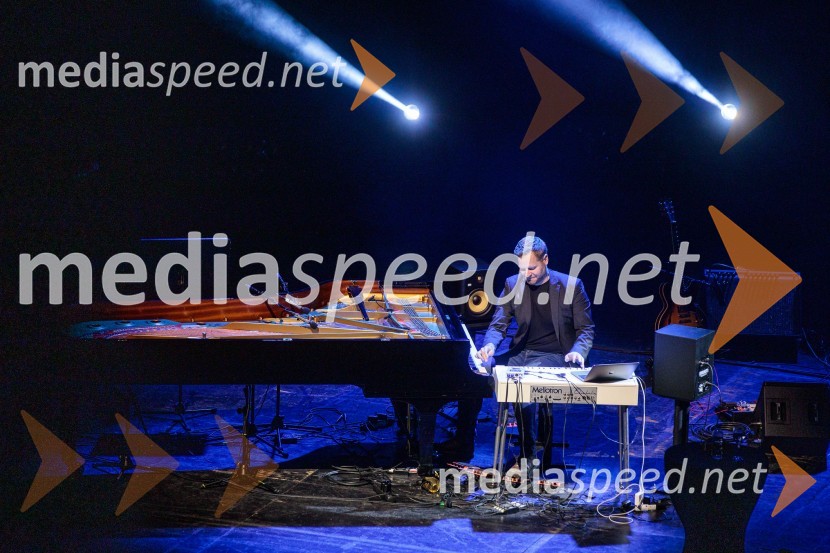  Zvjezdan  Ružić, pianist in skladateljKoncert Josipe Lisac v Cankarjevem domu