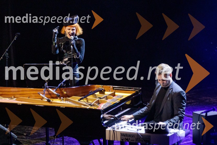  Josipa Lisac, pevka;  Zvjezdan  Ružić, pianist in skladateljKoncert Josipe Lisac v Cankarjevem domu