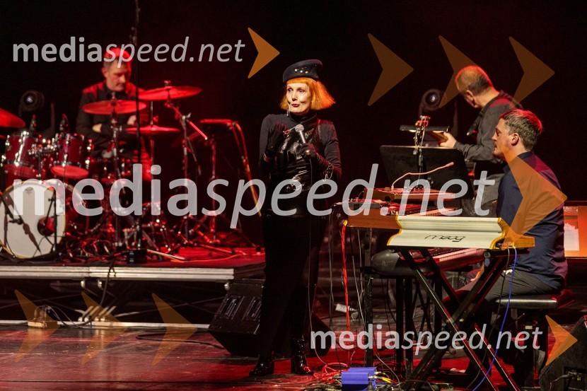  Josipa Lisac, pevkaKoncert Josipe Lisac v Cankarjevem domu