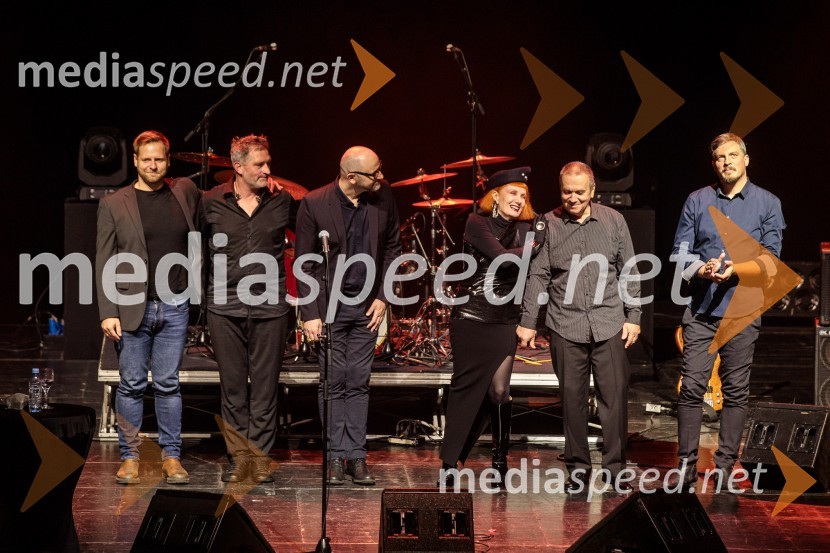  Zvjezdan  Ružić, pianist in skladatelj;  Borna  Šercar, bobnar;  Elvis  Penava , kitarist;  Josipa Lisac, pevka;  ... ;  ... Koncert Josipe Lisac v Cankarjevem domu