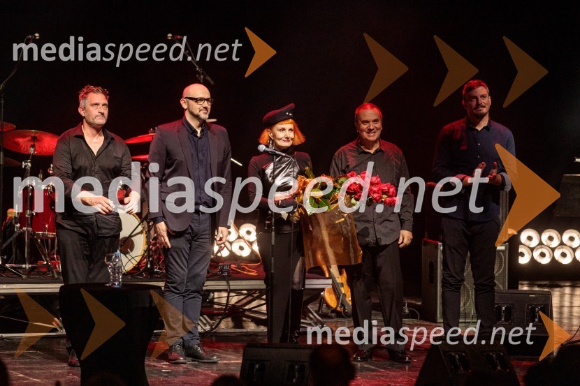  Borna  Šercar, bobnar;  Elvis  Penava , kitarist;  Josipa Lisac, pevka;  ... ;  ... Koncert Josipe Lisac v Cankarjevem domu