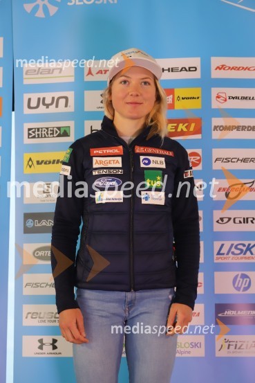  Meta Hrovat, alpska smučarkaMeta Hrovat presenetljivo zaključuje smučarsko kariero