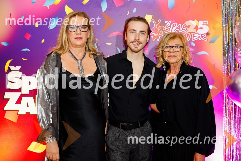  Urša Alič, direktorica, Špas teater;  Žiga Flajnik, kostumograf;  Darja AličJubilejnih 25 let Špas teatra obeležili s premiero komedije Boeing Boeing