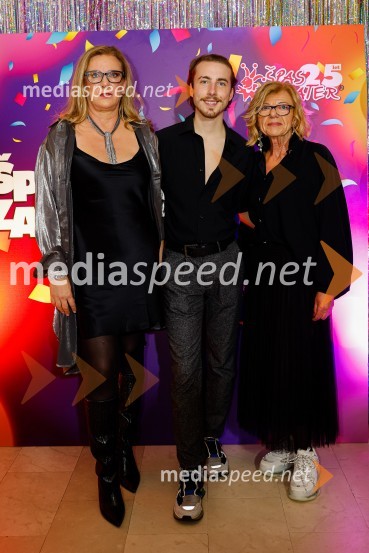  Urša Alič, direktorica, Špas teater;  Žiga Flajnik, kostumograf;  Darja AličJubilejnih 25 let Špas teatra obeležili s premiero komedije Boeing Boeing