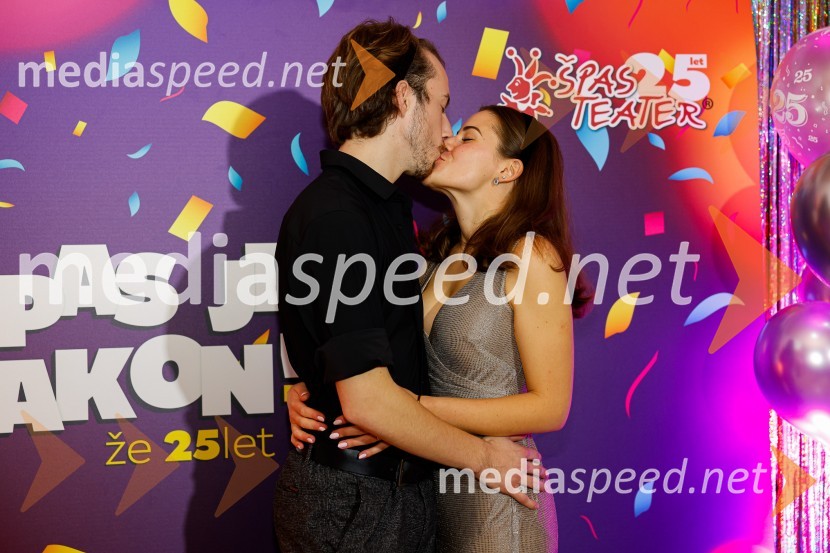  Žiga Flajnik, kostumograf;  Ajda MajheničJubilejnih 25 let Špas teatra obeležili s premiero komedije Boeing Boeing