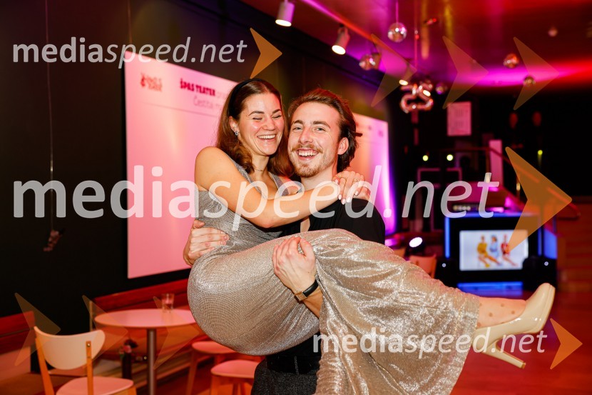  Ajda Majhenič;  Žiga Flajnik, kostumografJubilejnih 25 let Špas teatra obeležili s premiero komedije Boeing Boeing